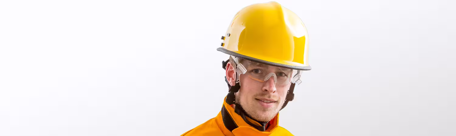 Person wearing helmet, Model R3v4